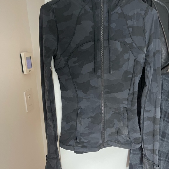 Lululemon define zip up - Picture 3 of 4